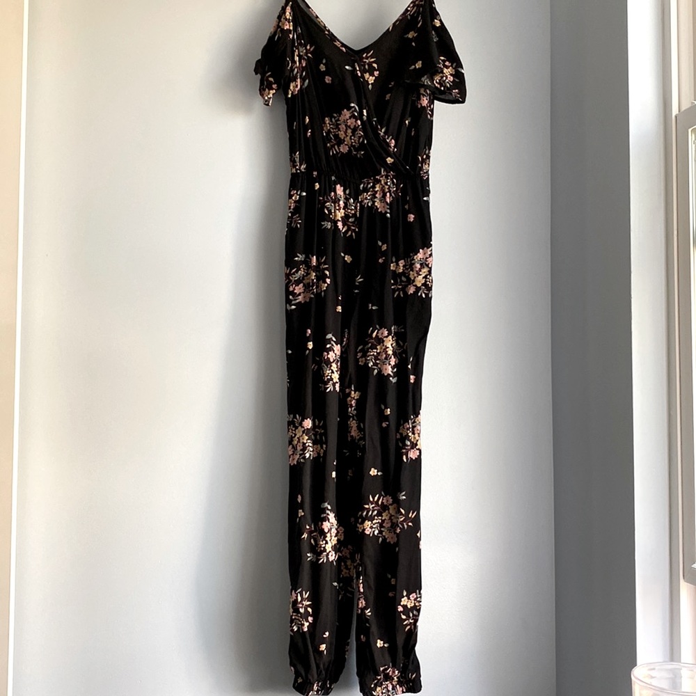 V Neck Ruffle Sleeve Floral Romper